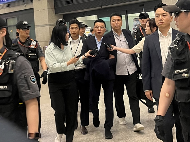 12일 인천공항에서 특검에 체포된 김예성