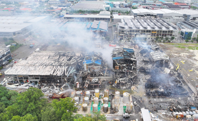 잿더미 된 영천 화장품 공장 폭발 현장