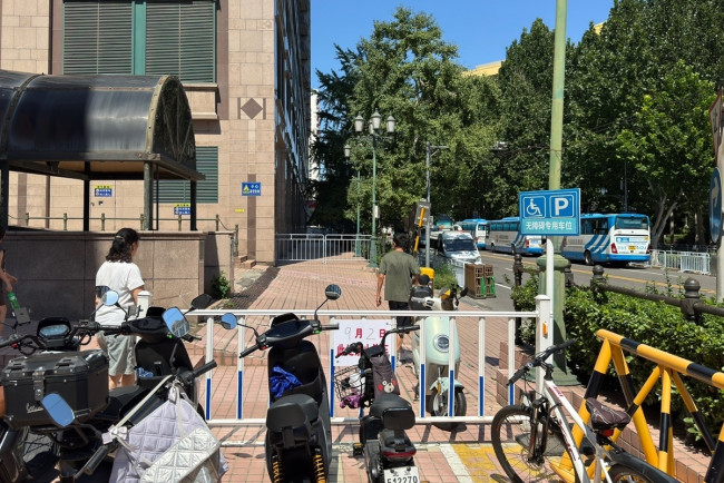 가로막힌 베이징역 주변 호텔 통로