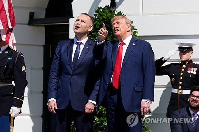 폴란드 정상 만난 트럼프 대통령 