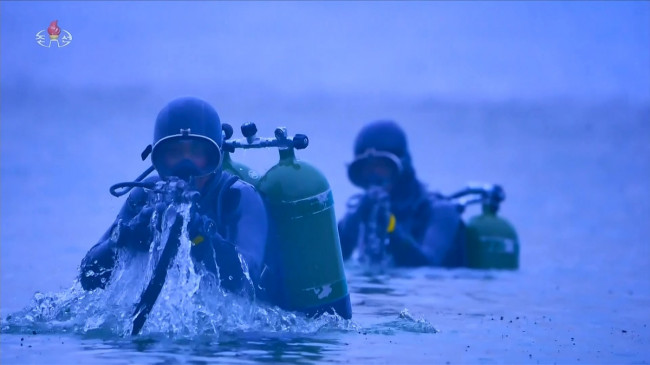 북한, 노동당 창건 80주년 경축 열병식 개최