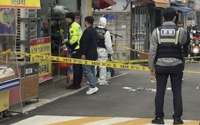 서울 강북구 식당서 손님이 칼부림…식당 운영 부부 중태 