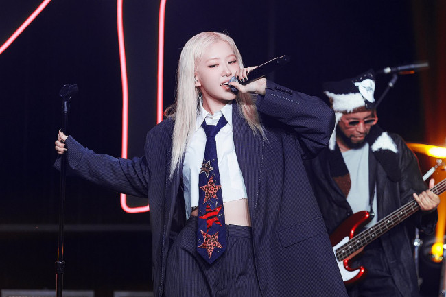 '아파트' 부르는 로제