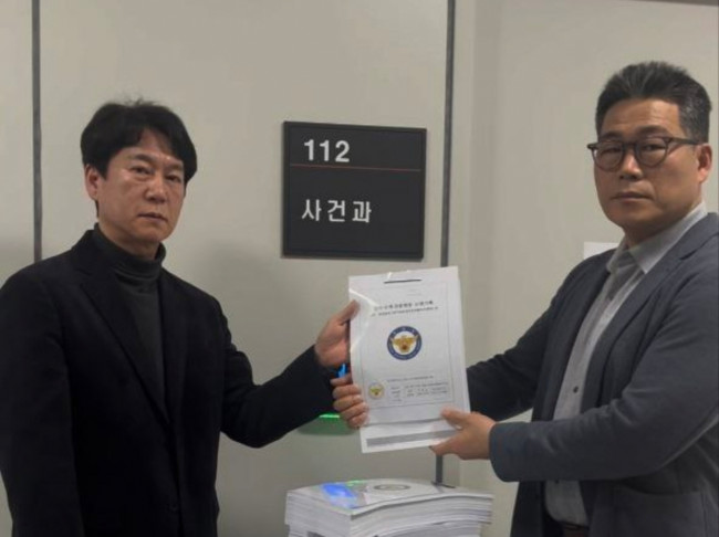 압수수색 영장 신청하는 백해룡 경정(오른쪽)