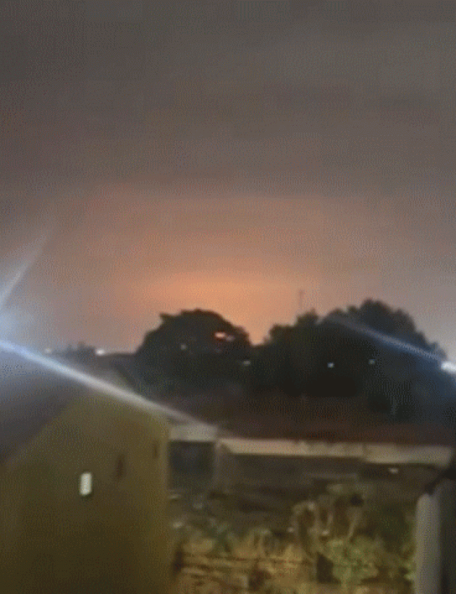 한빛-나노 발사 중 화염이 번쩍하는 모습